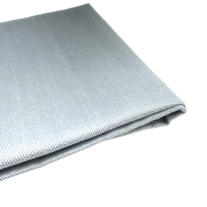 Hitsauspeite kestää jopa 600 ⁰C lämpötiloja 100 x 100 cm. Kangasta suositellaan pystysuoraan käyttöön