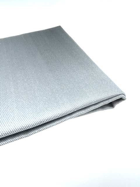 Hitsauspeite kestää jopa 600 ⁰C lämpötiloja 150 x 200 cm. Kangasta suositellaan pystysuoraan käyttöön
